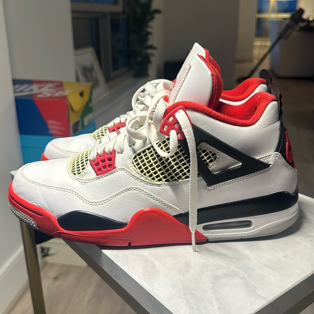 Air Jordan 4 Retro fire red